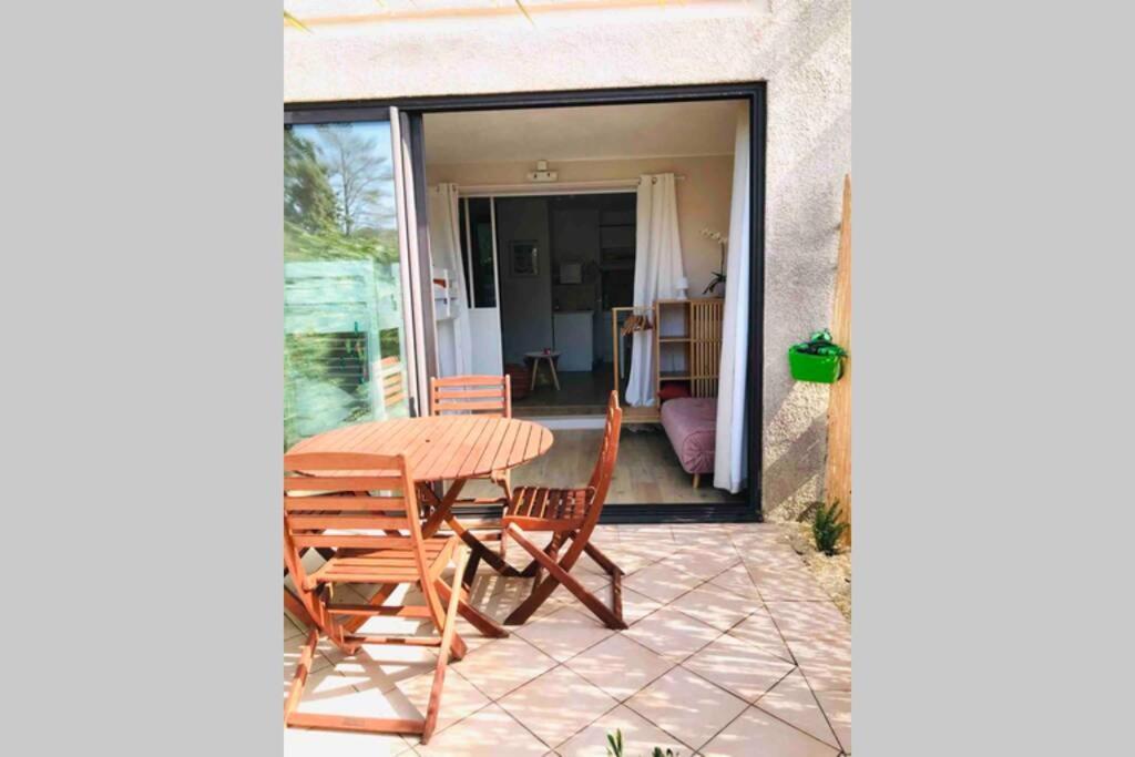 La Petite Pinede Studio Climatise Proche Plage ซานารี-ซูร์-แมร์ ภายนอก รูปภาพ