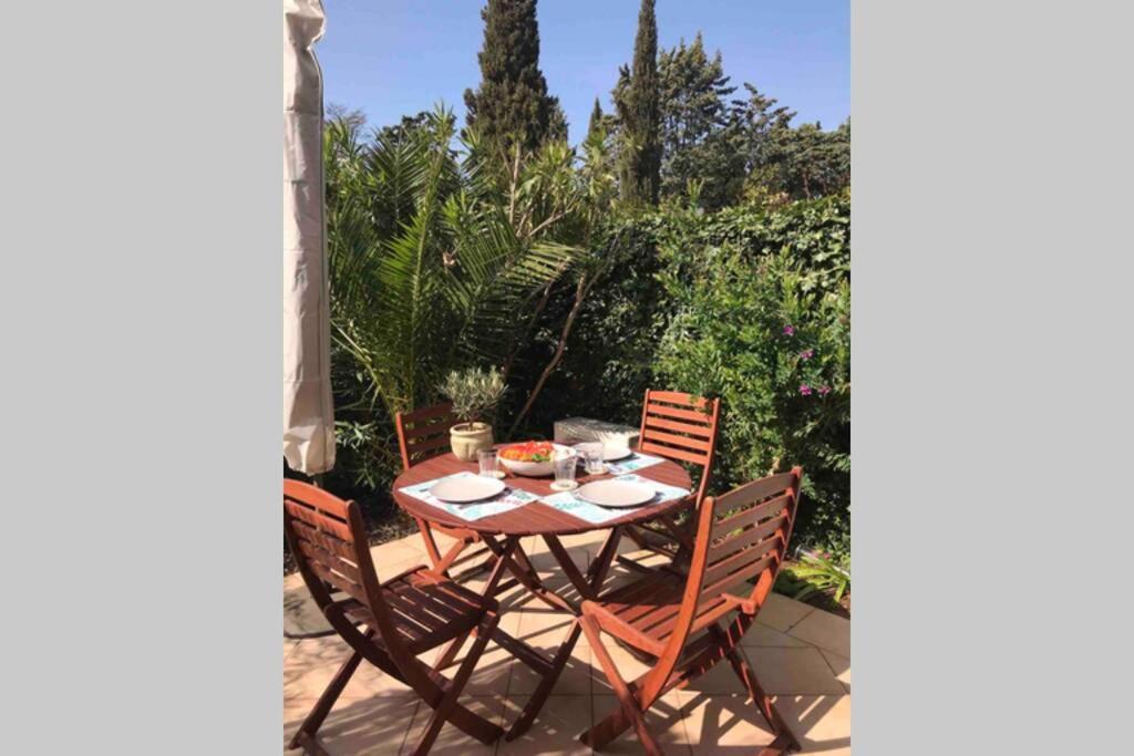 La Petite Pinede Studio Climatise Proche Plage ซานารี-ซูร์-แมร์ ภายนอก รูปภาพ