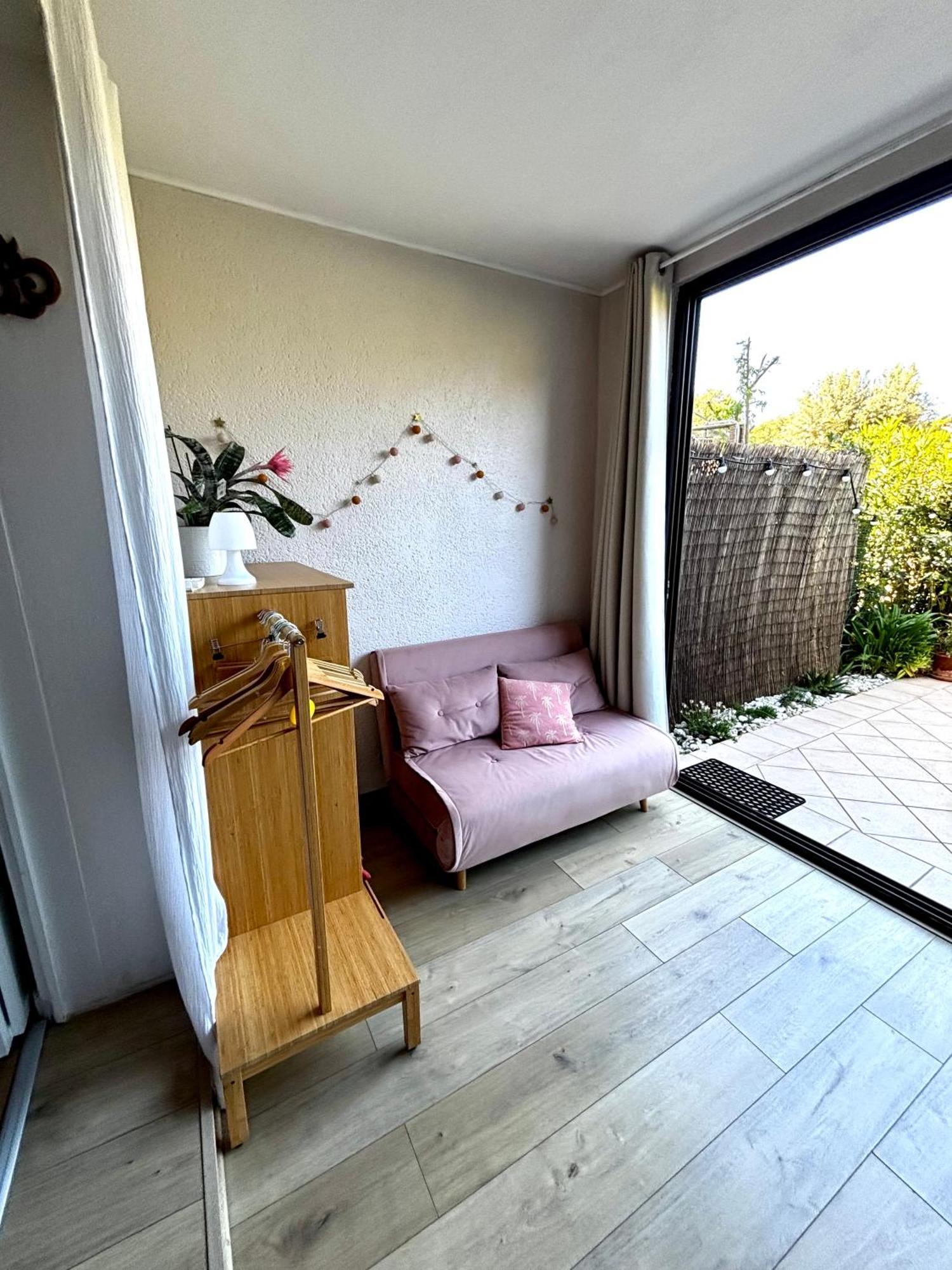 La Petite Pinede Studio Climatise Proche Plage ซานารี-ซูร์-แมร์ ภายนอก รูปภาพ